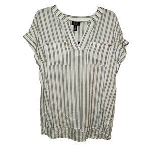 Jones New York Women's Striped White/Basil woven top. Size small New with tags